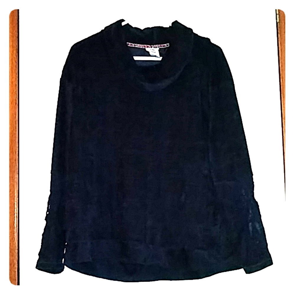 Sweater w/excellent detail in (Carbon)color